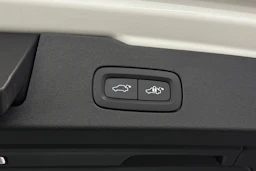 Valkoinen Volvo V60 2022 kuva 12.