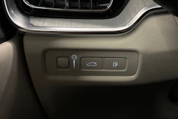 Valkoinen Volvo V60 2022 kuva 19.