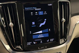Valkoinen Volvo V60 2022 kuva 28.
