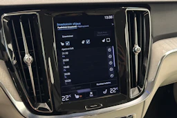 Valkoinen Volvo V60 2022 kuva 29.