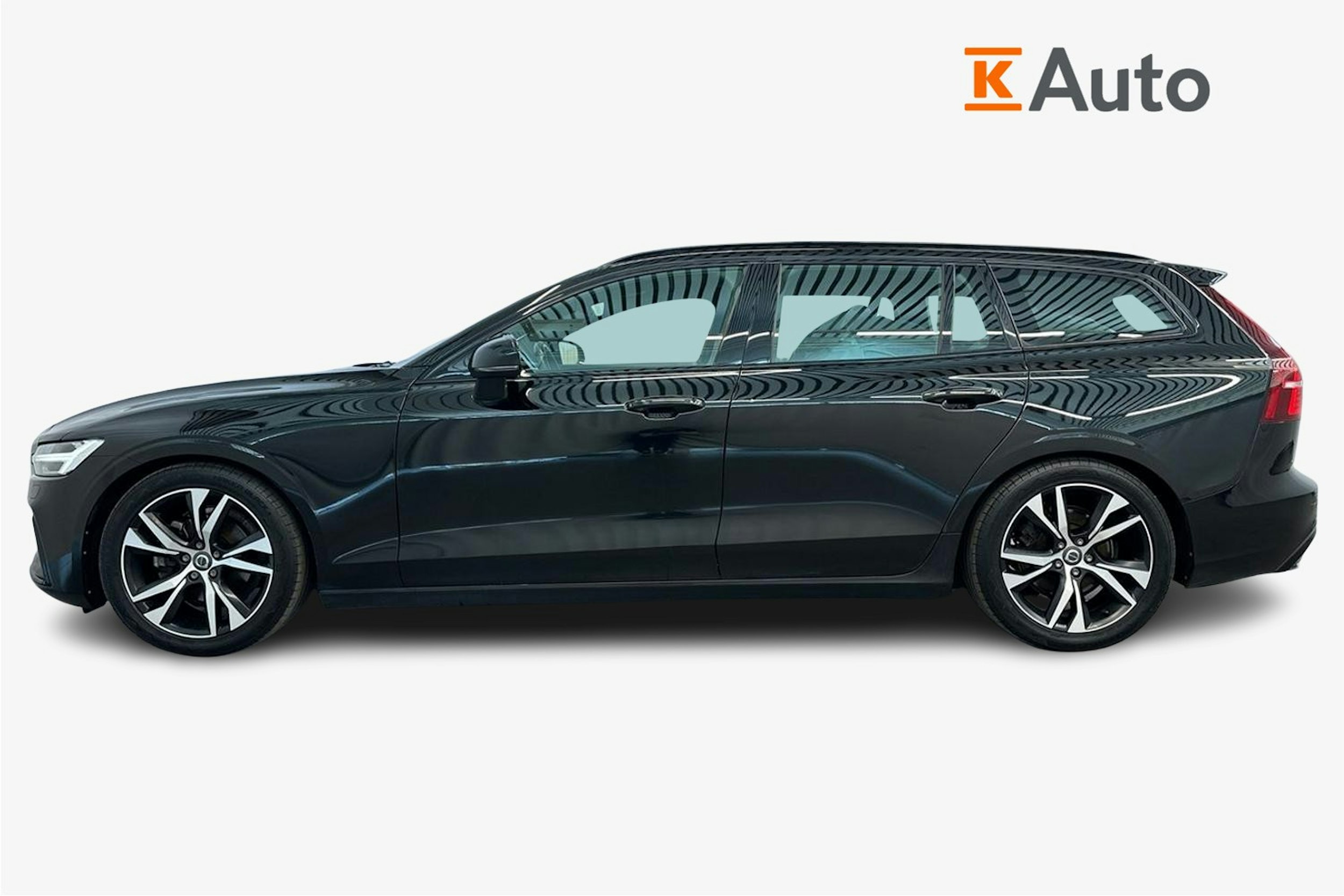 musta Volvo V60 2022 kuva 6.