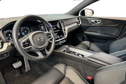 musta Volvo V60 2022 kuva 7.