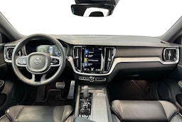 musta Volvo V60 2022 kuva 9.