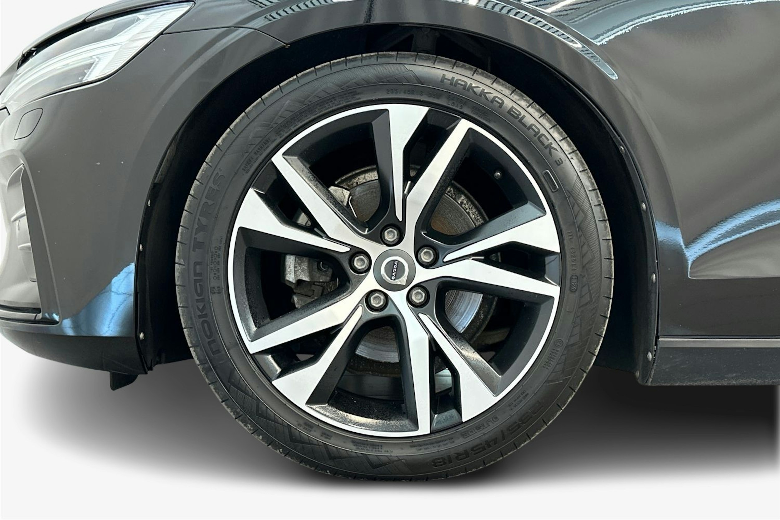 musta Volvo V60 2022 kuva 11.