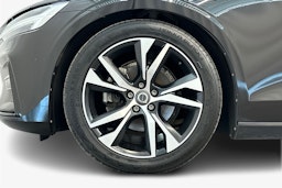 musta Volvo V60 2022 kuva 11.