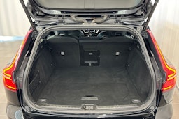musta Volvo V60 2022 kuva 15.
