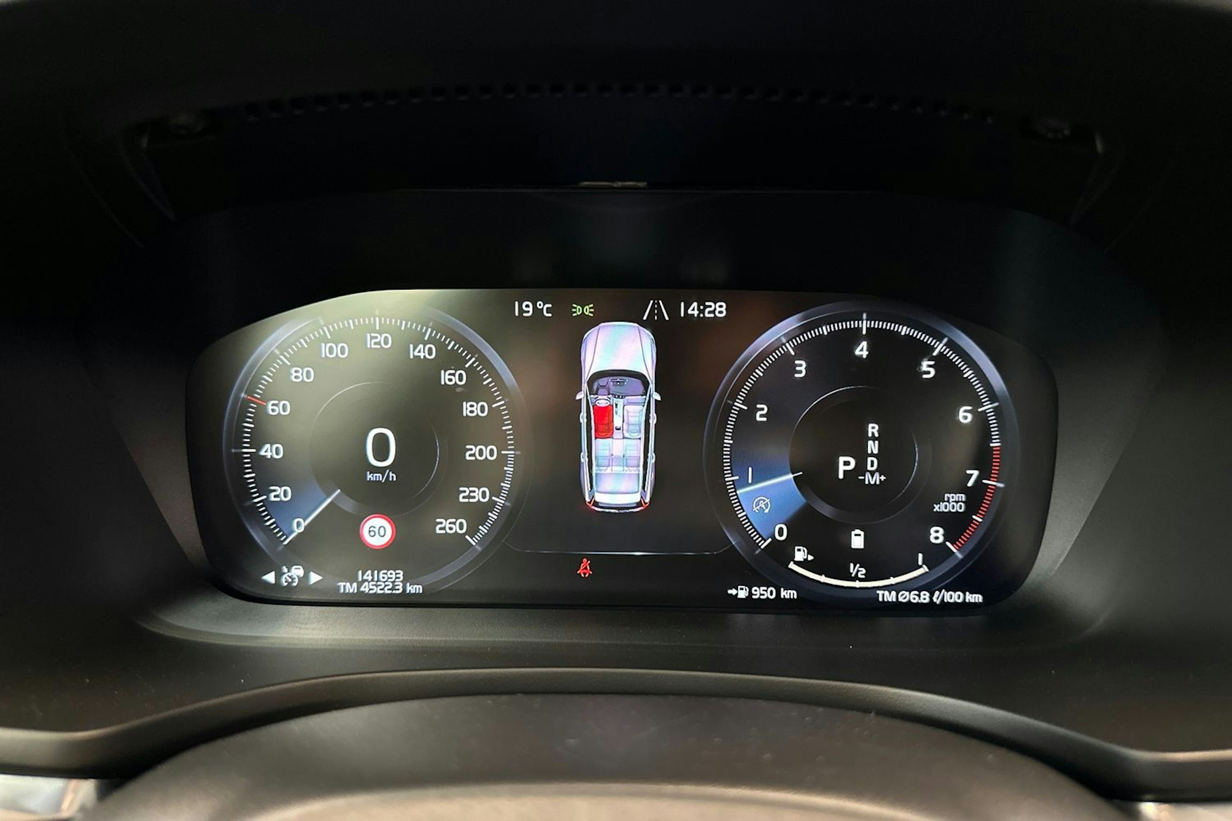 musta Volvo V60 2022 kuva 21.