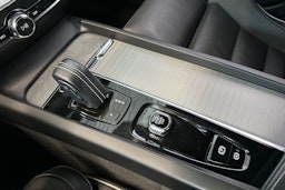 musta Volvo V60 2022 kuva 22.