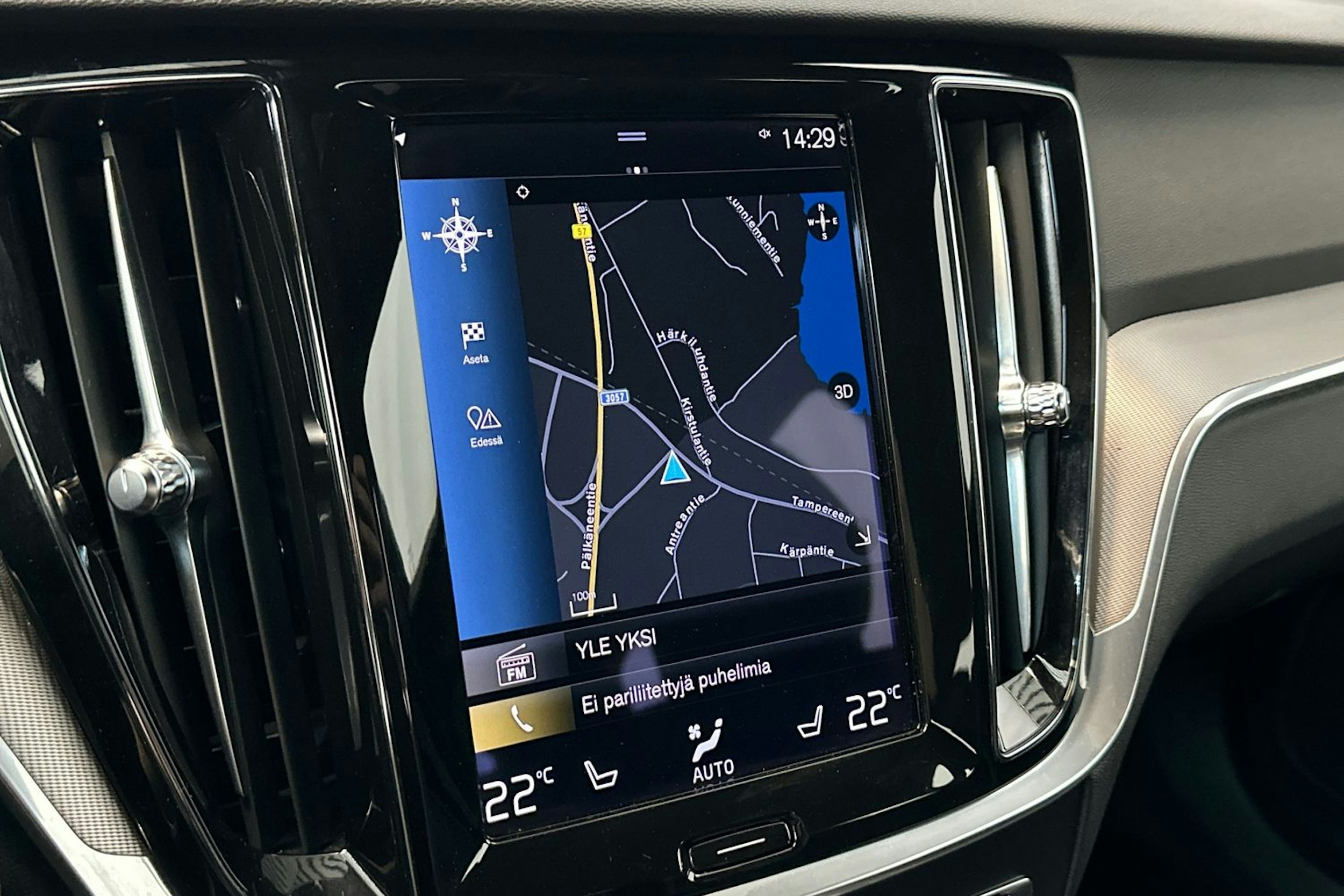 musta Volvo V60 2022 kuva 23.
