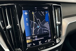 musta Volvo V60 2022 kuva 23.