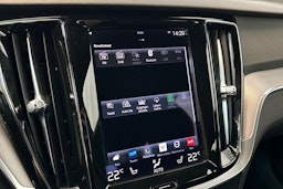 musta Volvo V60 2022 kuva 24.