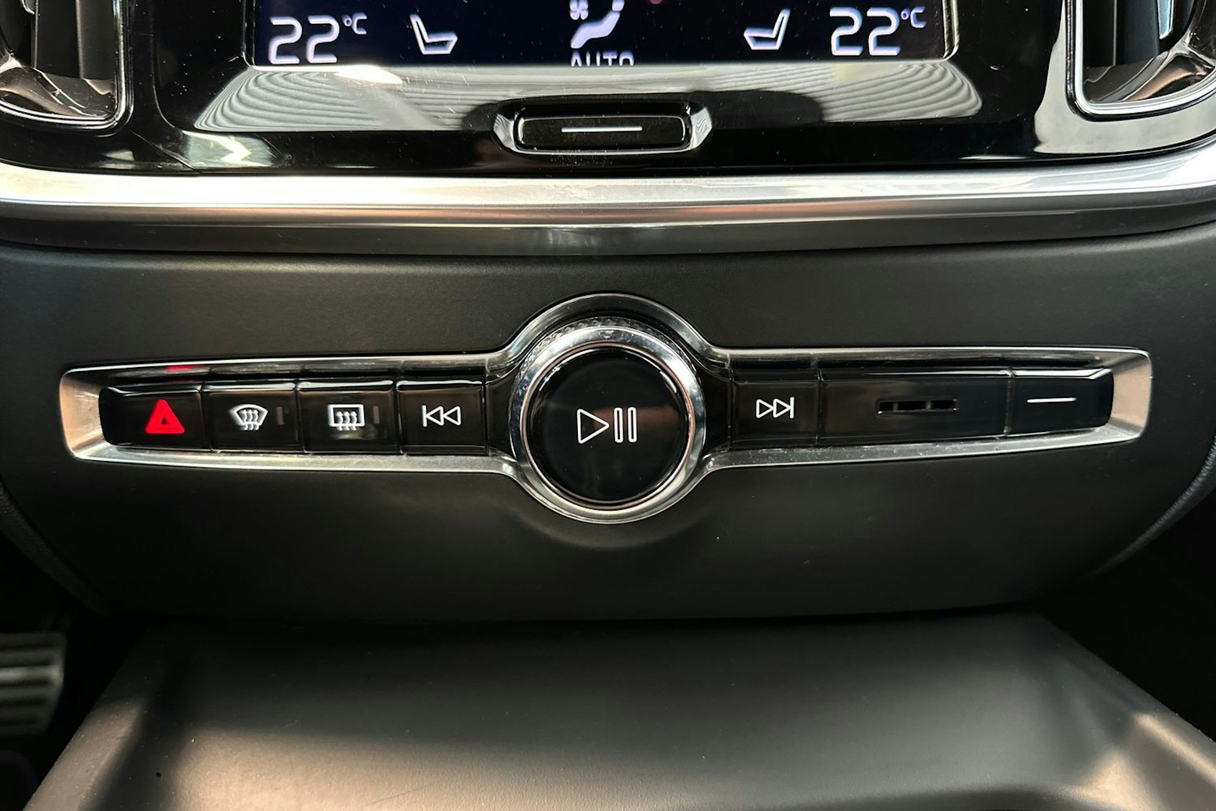 musta Volvo V60 2022 kuva 26.