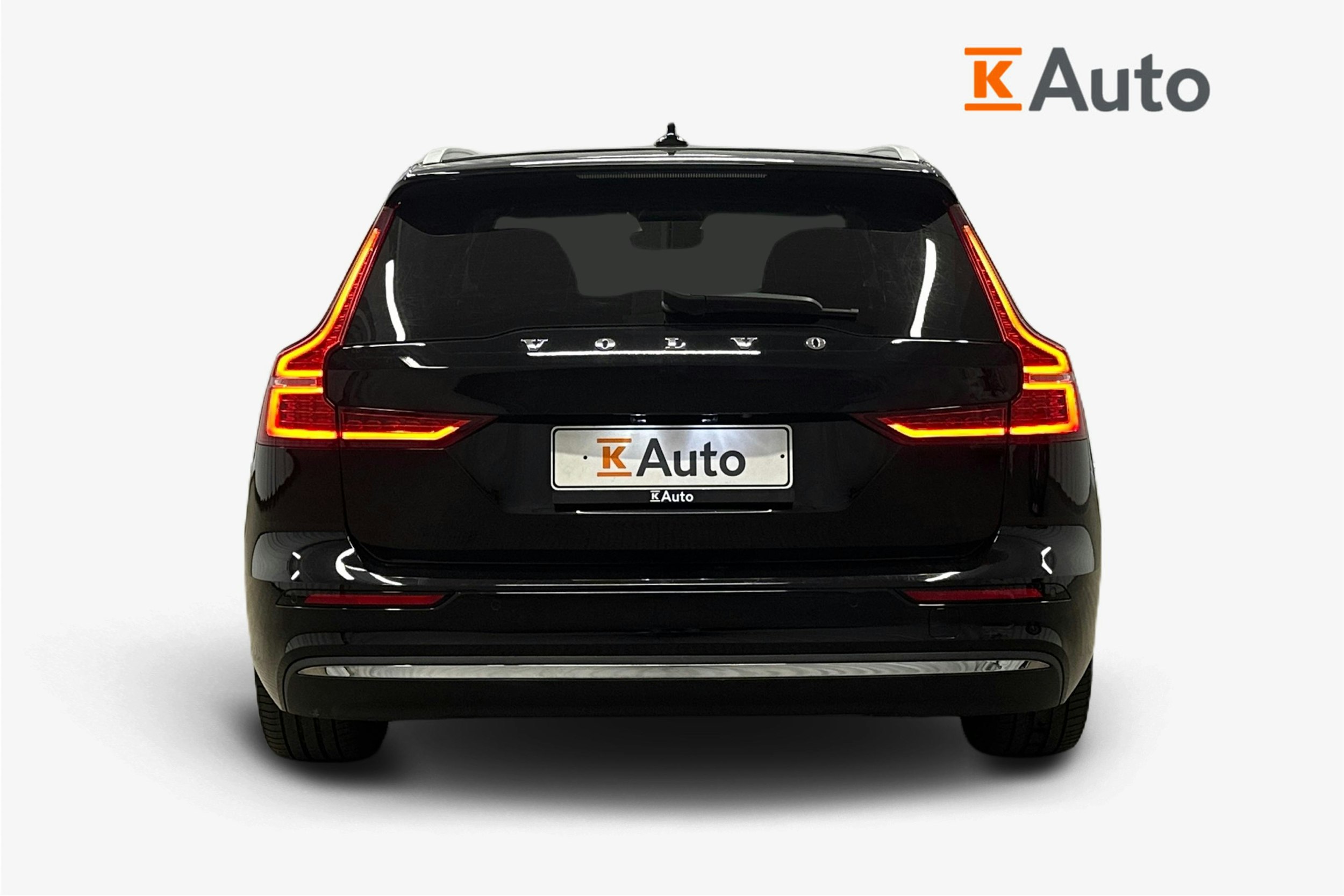 musta Volvo V60 2023 kuva 3.