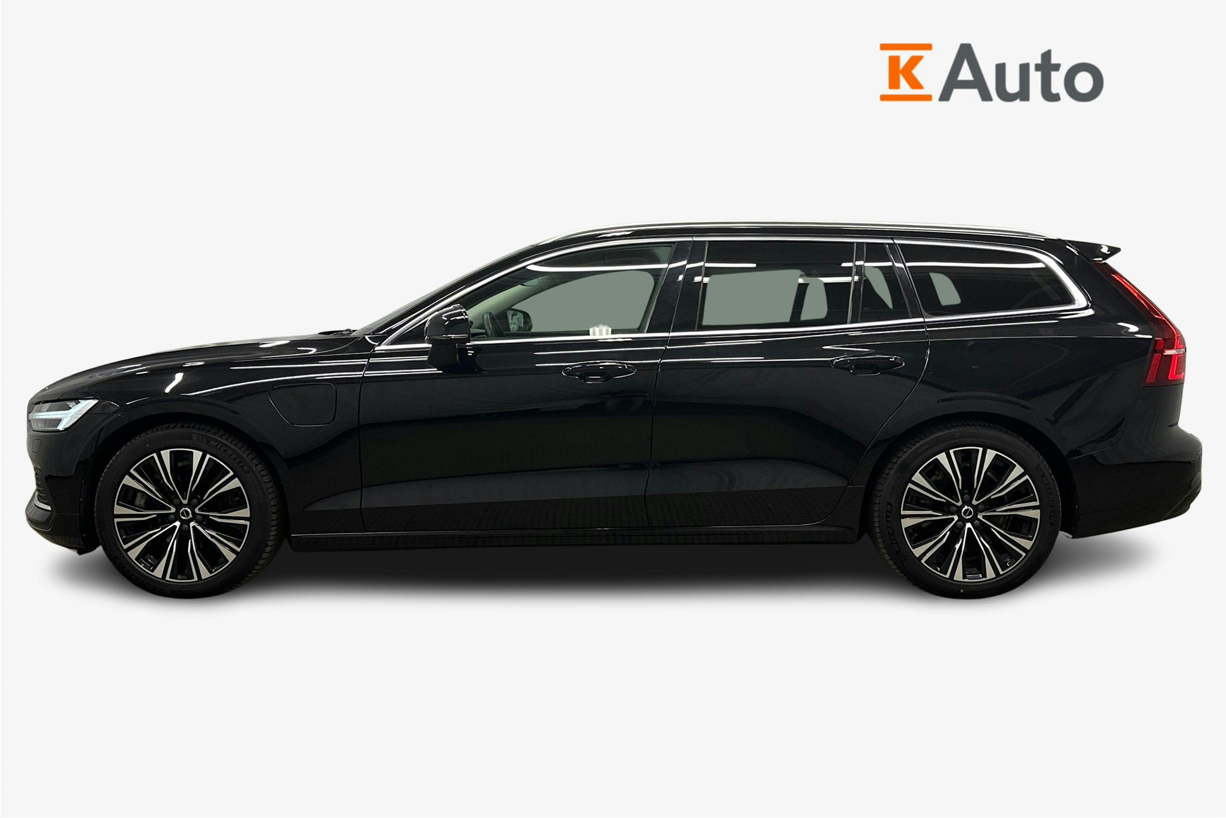 musta Volvo V60 2023 kuva 6.