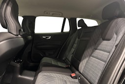 musta Volvo V60 2023 kuva 10.