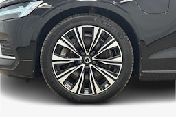musta Volvo V60 2023 kuva 11.