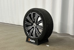 musta Volvo V60 2023 kuva 13.