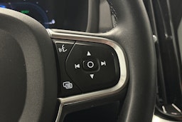musta Volvo V60 2023 kuva 21.