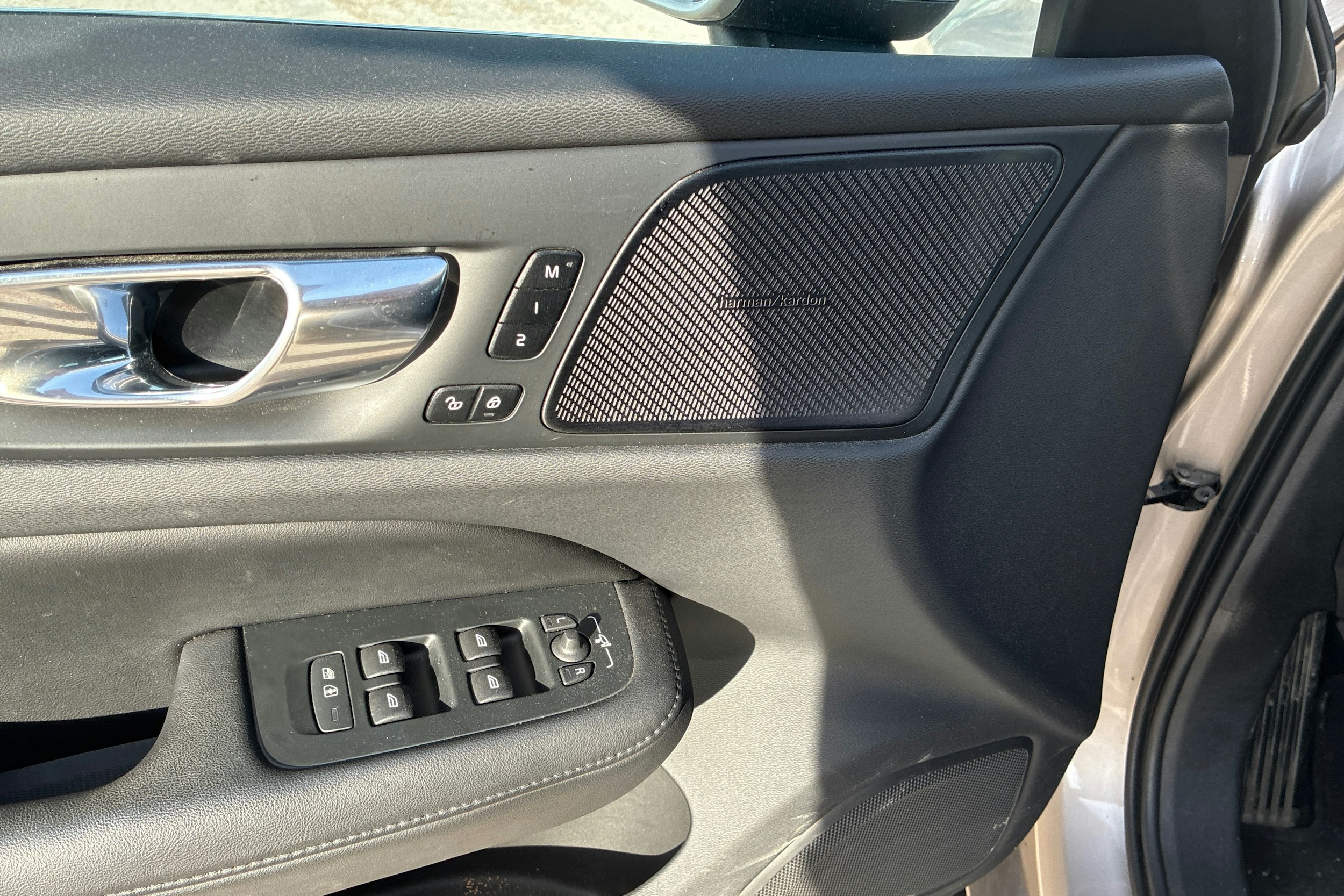 ruskea (beige) Volvo V60 2023 kuva 4.