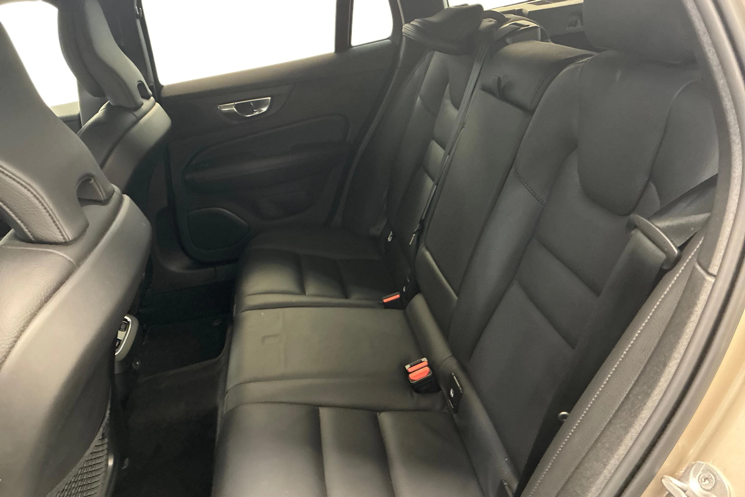 ruskea (beige) Volvo V60 2023 kuva 8.