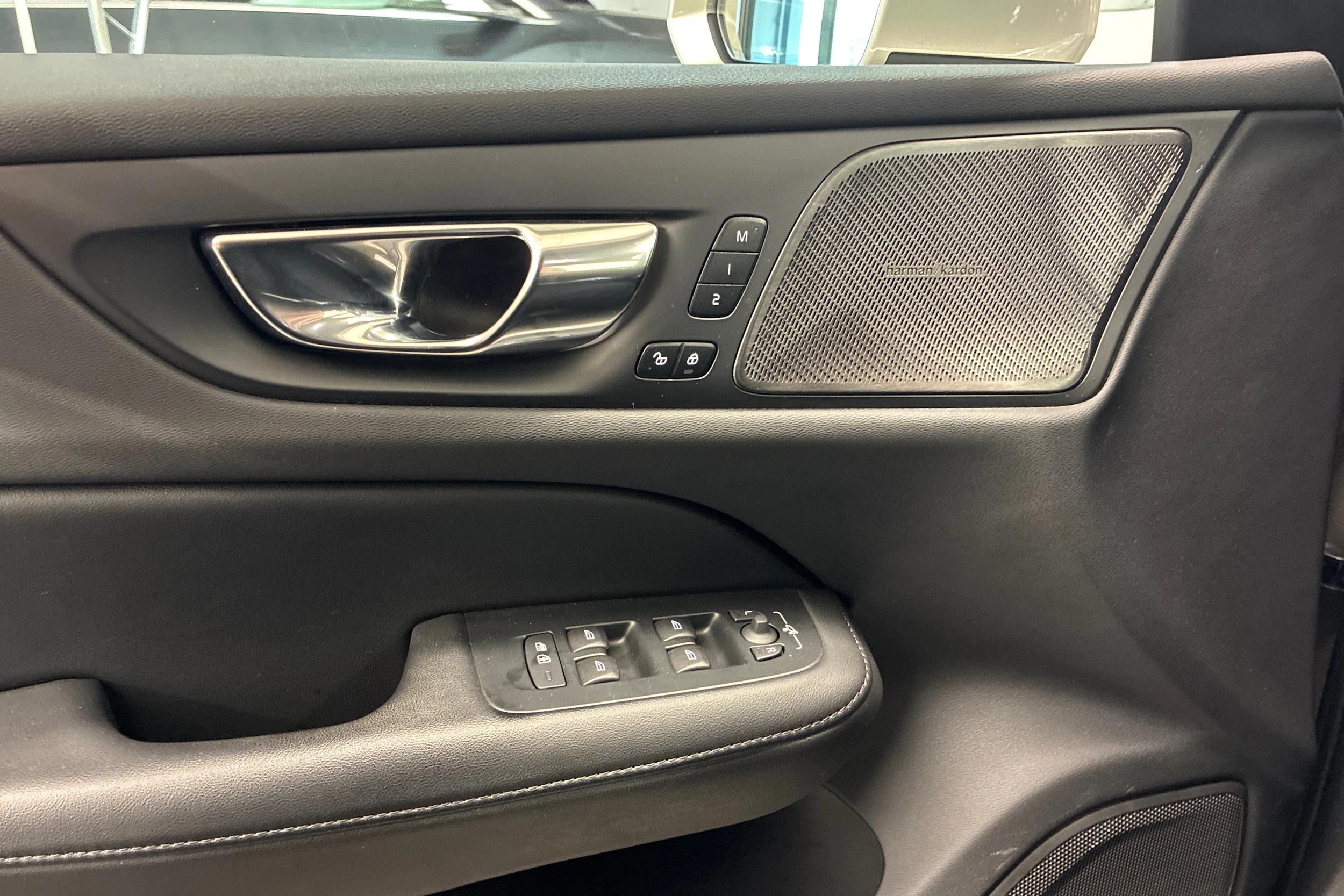 ruskea (beige) Volvo V60 2023 kuva 13.