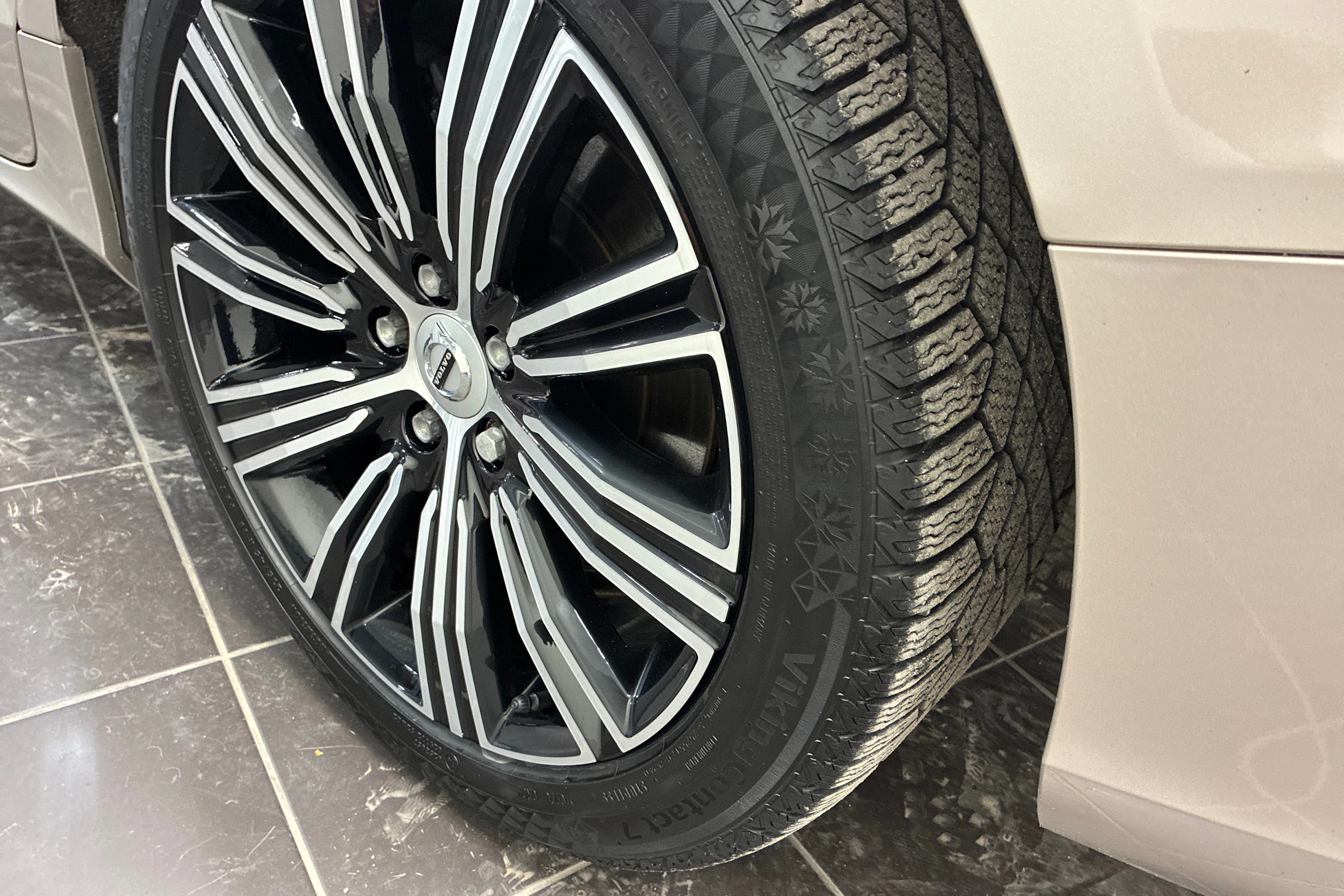 ruskea (beige) Volvo V60 2023 kuva 15.