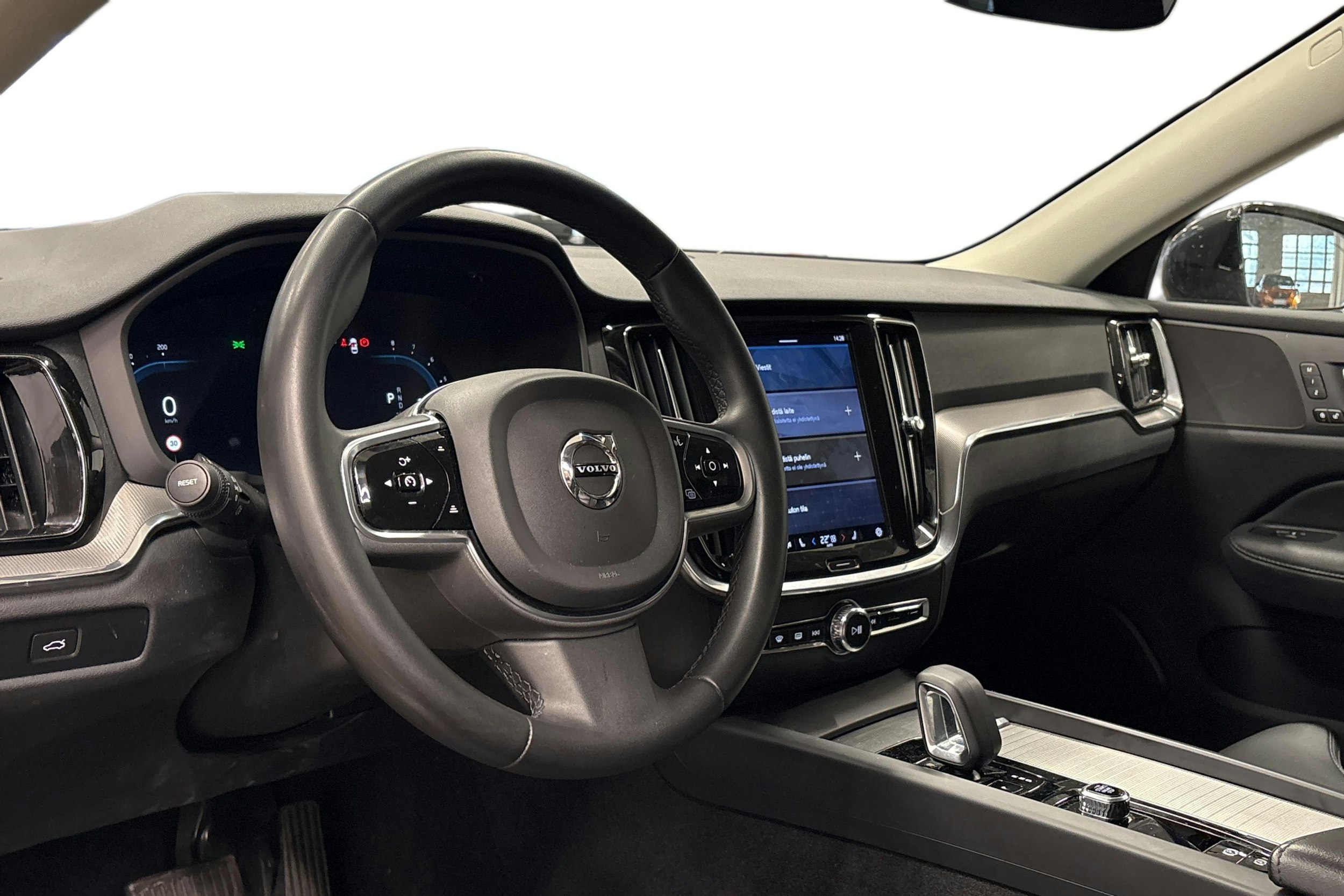 musta Volvo V60 2023 kuva 3.