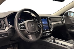 musta Volvo V60 2023 kuva 3.