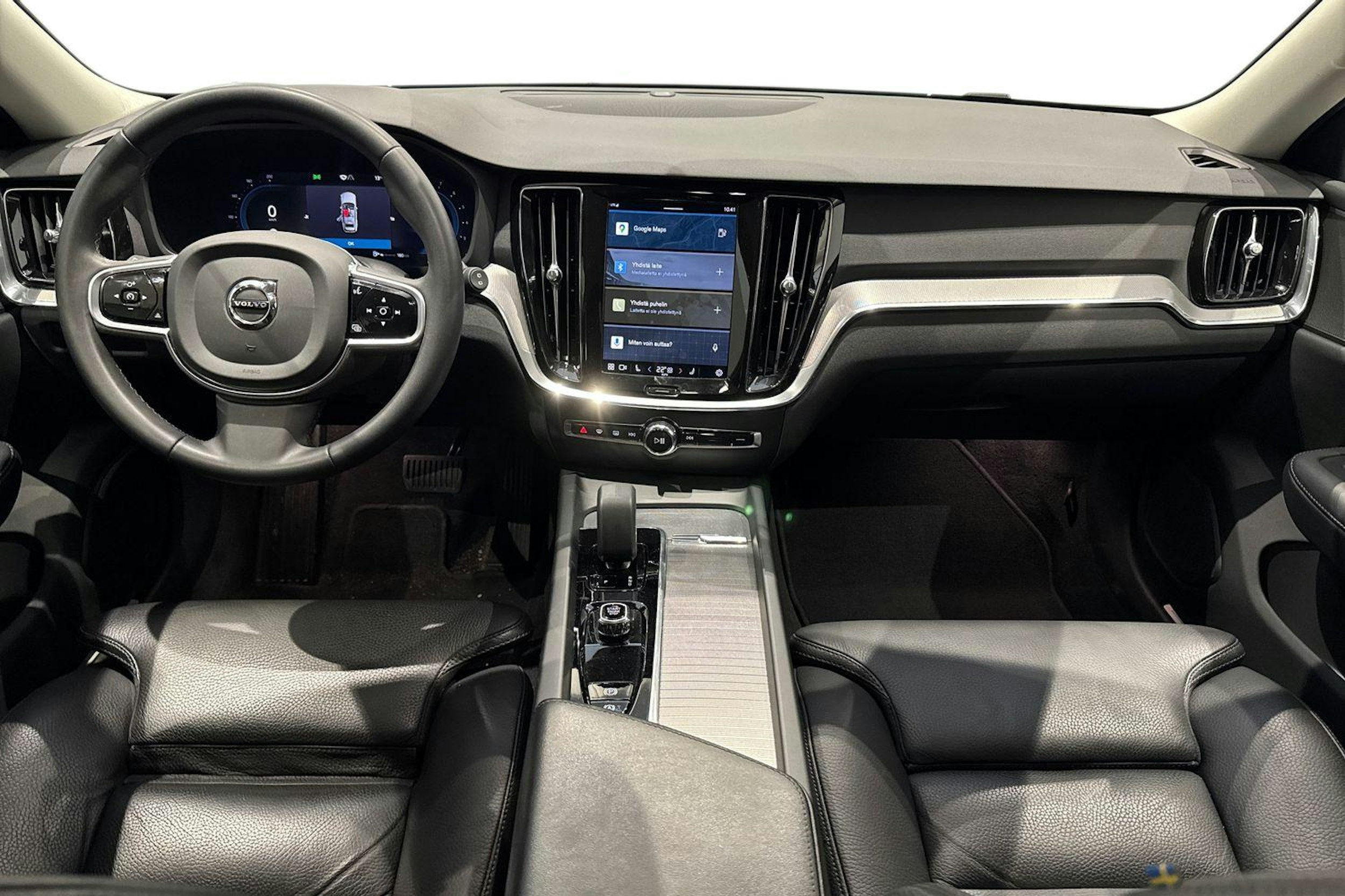musta Volvo V60 2023 kuva 7.