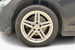 musta Volvo V60 2023 kuva 9.