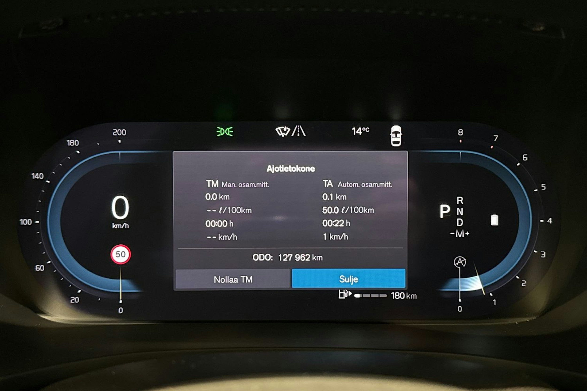 musta Volvo V60 2023 kuva 17.