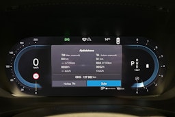 musta Volvo V60 2023 kuva 17.