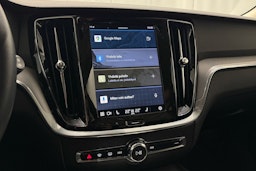 musta Volvo V60 2023 kuva 18.