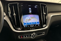 musta Volvo V60 2023 kuva 19.