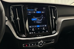 musta Volvo V60 2023 kuva 20.