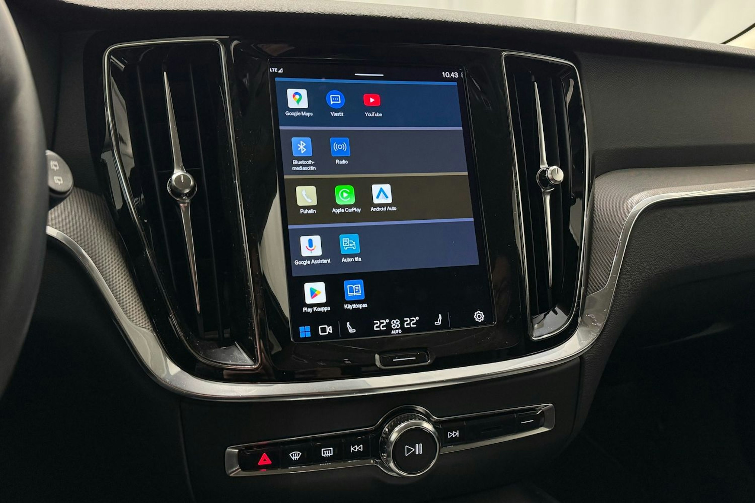 musta Volvo V60 2023 kuva 21.