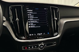 musta Volvo V60 2023 kuva 23.