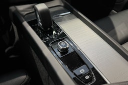 musta Volvo V60 2023 kuva 24.