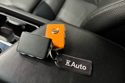 musta Volvo V60 2023 kuva 28.