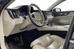 sininen Volvo V60 2023 kuva 7.