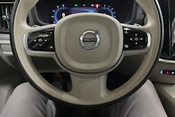 sininen Volvo V60 2023 kuva 15.