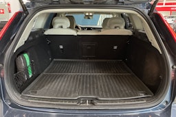 sininen Volvo V60 2023 kuva 27.