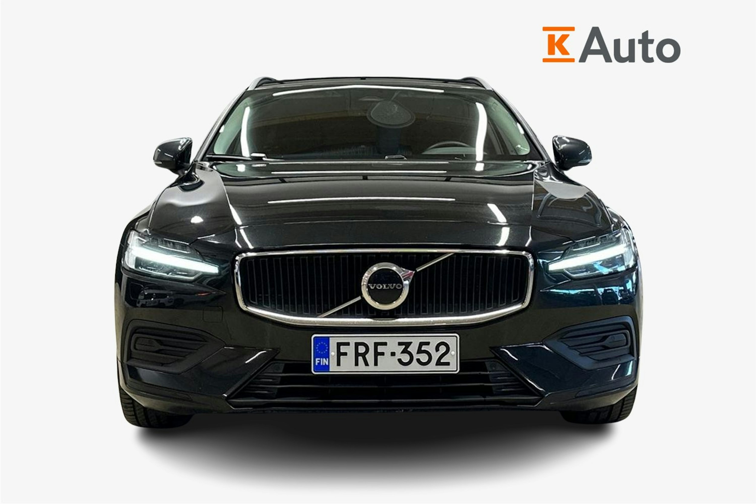 musta Volvo V60 2023 kuva 5.
