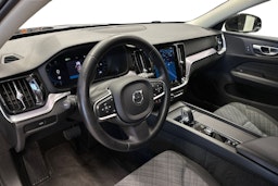musta Volvo V60 2023 kuva 7.