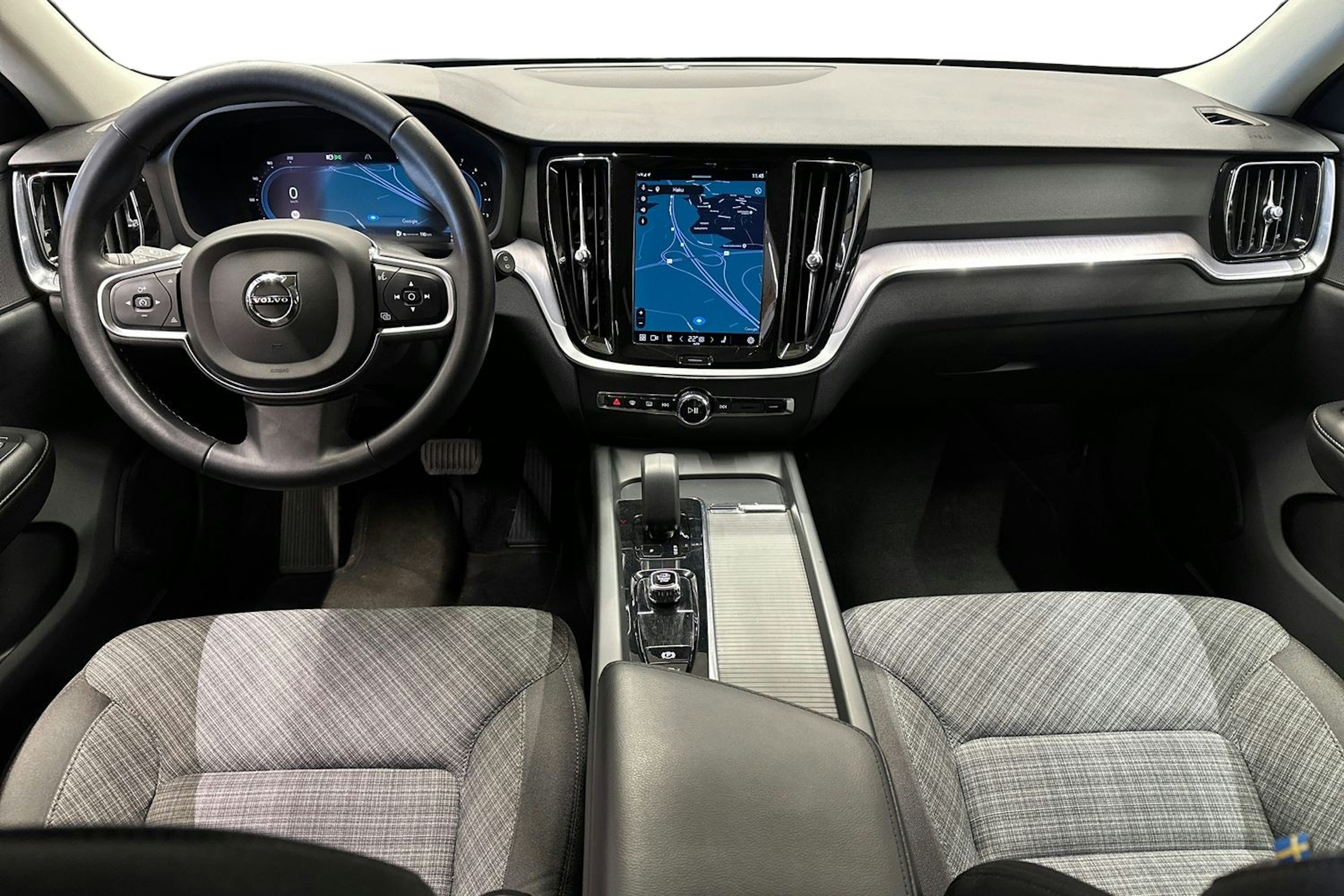 musta Volvo V60 2023 kuva 9.