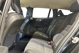 musta Volvo V60 2023 kuva 10.