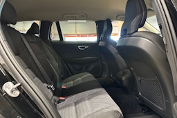 musta Volvo V60 2023 kuva 14.