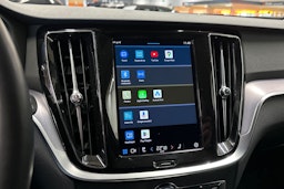 musta Volvo V60 2023 kuva 20.