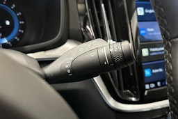 musta Volvo V60 2023 kuva 26.