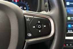 musta Volvo V60 2023 kuva 28.